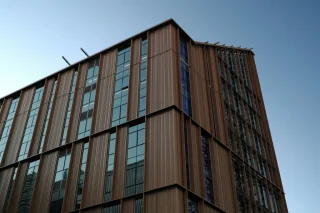 Modern houten kantoorgebouw
