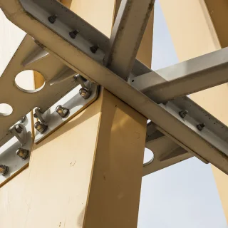 Verbinding van hout en staal