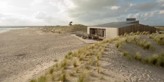 paviljoen op het strand van de Marker Wadden